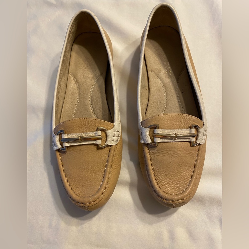 Aersoles Size 9.5 flats.